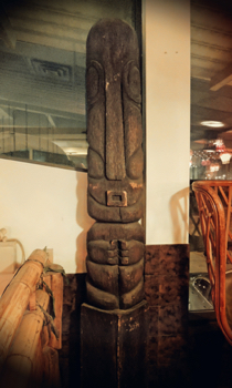 Outrigger tiki on the upper level